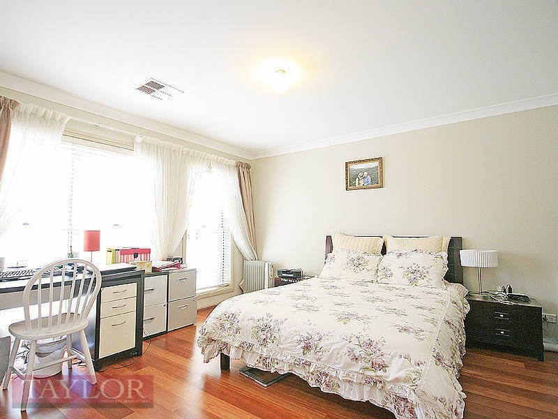 6 Hunterford Crescent, Oatlands NSW 2117