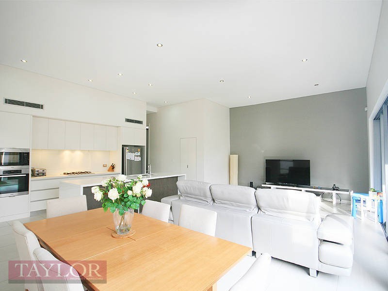 28 Central Park Avenue, Baulkham Hills NSW 2153