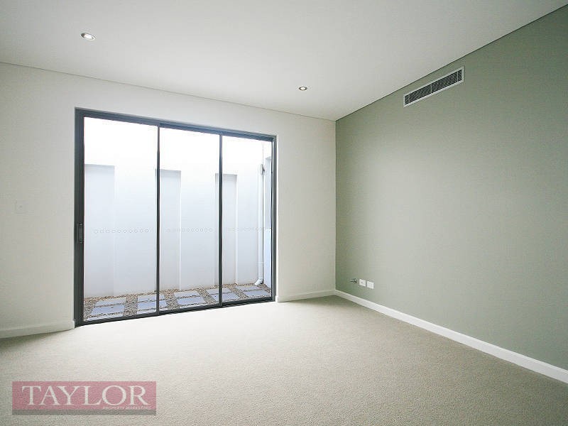 28 Central Park Avenue, Baulkham Hills NSW 2153