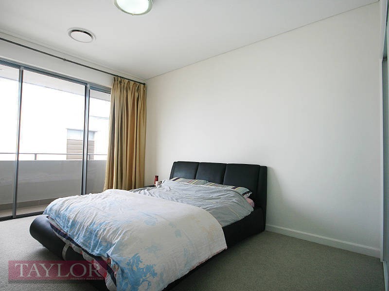 28 Central Park Avenue, Baulkham Hills NSW 2153