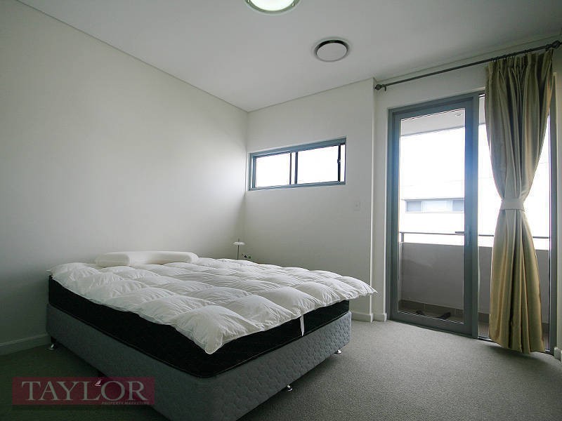 28 Central Park Avenue, Bella Vista NSW 2153