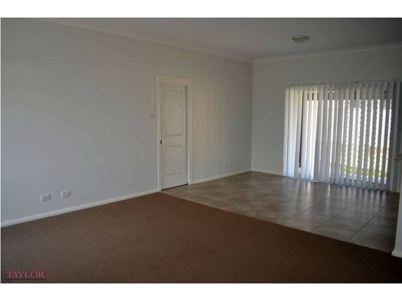 2/165 McMahons Way, Singleton NSW 2330