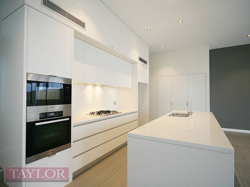 28 Solent Circuit, Bella Vista NSW 2153