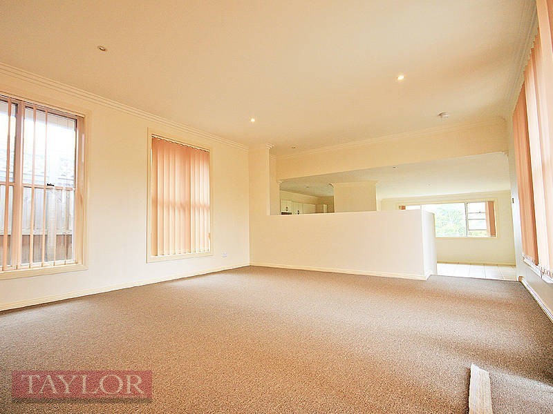 38 Hunterford Crescent, Oatlands NSW 2117