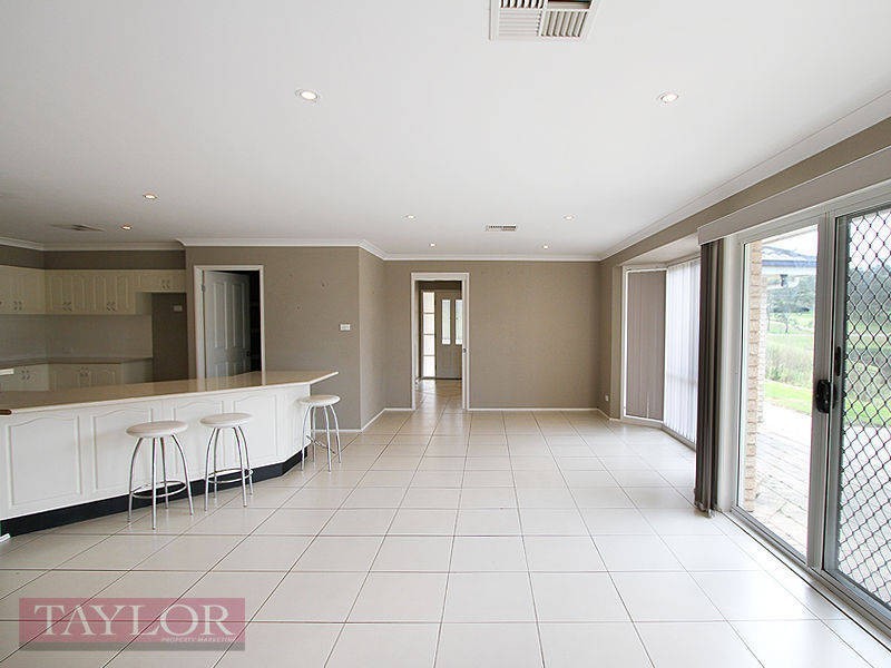 37 Aub Upward Close, Singleton NSW 2330