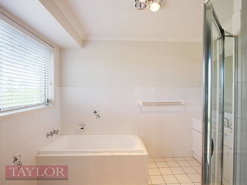 37 Aub Upward Close, Singleton NSW 2330