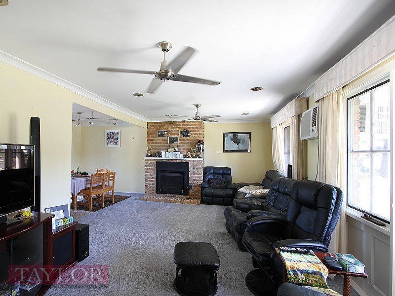 24 D’Arbon Avenue, Singleton NSW 2330