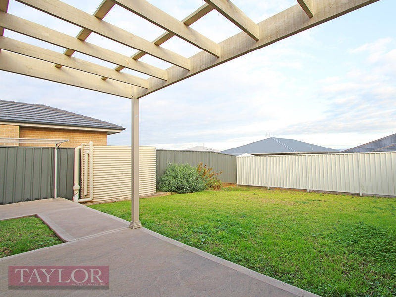 1/31 Broomfield Crescent, Singleton NSW 2330