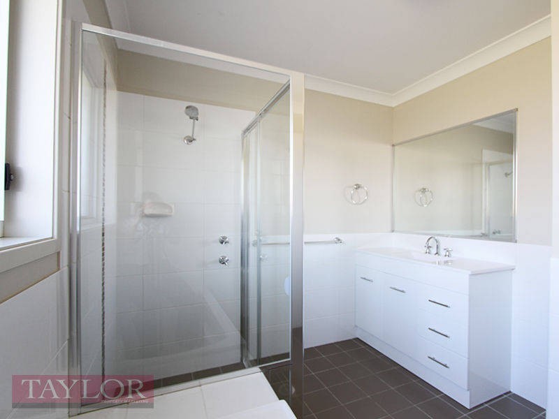 5 Prestwick Place, Cessnock NSW 2325