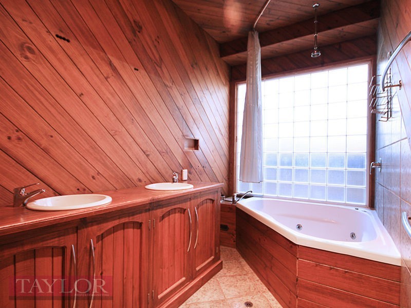 7 Linden Street, Toongabbie NSW 2146