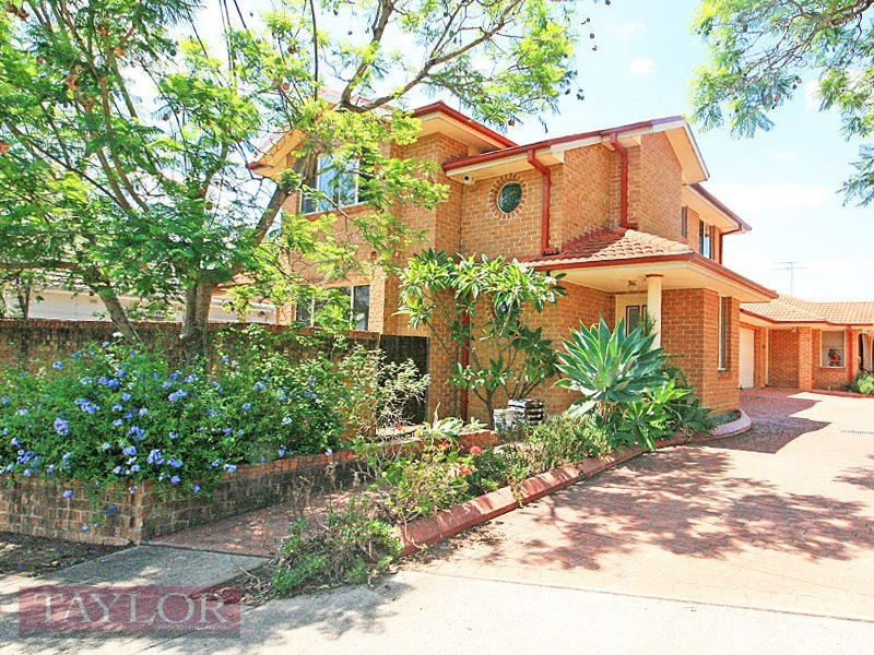 1/27 Girraween Road, Girraween NSW 2145