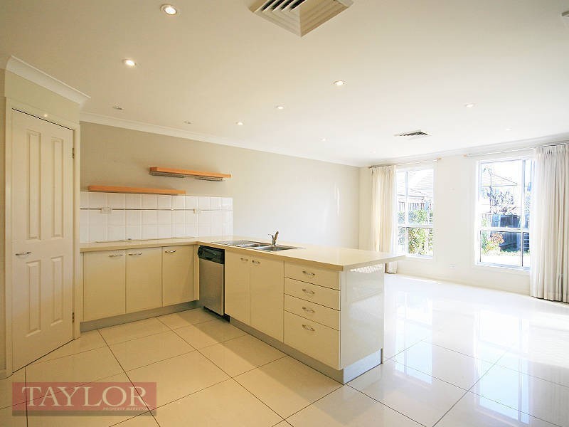 5 Hunterford Crescent, Oatlands NSW 2117