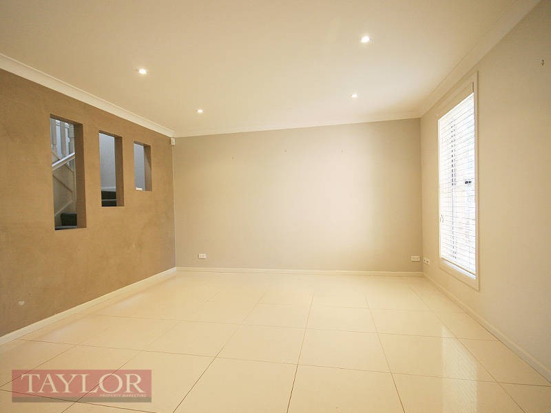 5 Hunterford Crescent, Oatlands NSW 2117