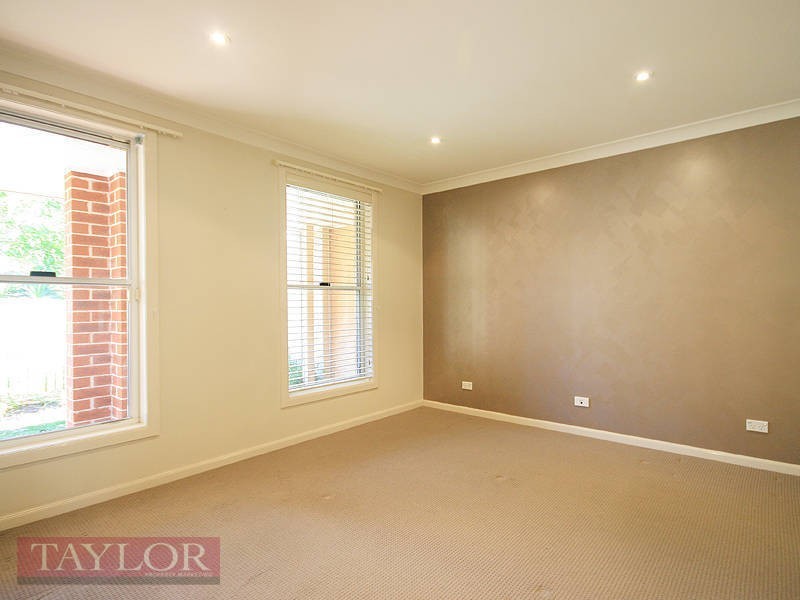 5 Hunterford Crescent, Oatlands NSW 2117