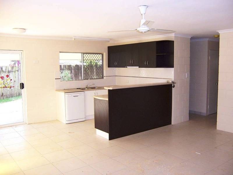 7 Denman Close, Manoora QLD 4870
