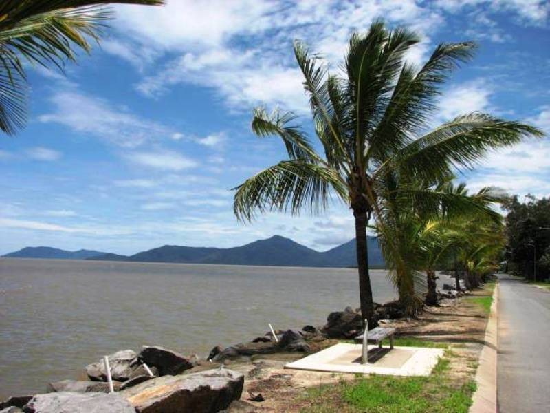 10 Machan Street, Machans Beach QLD 4878