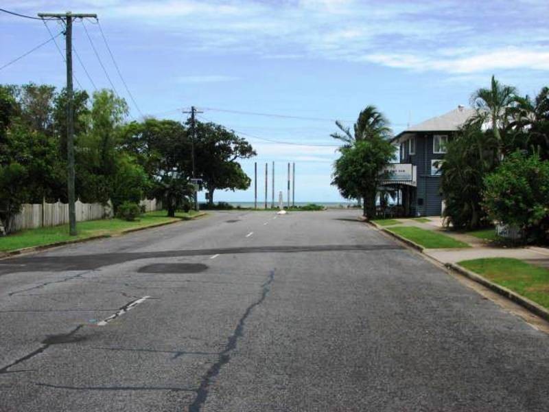 10 Machan Street, Machans Beach QLD 4878