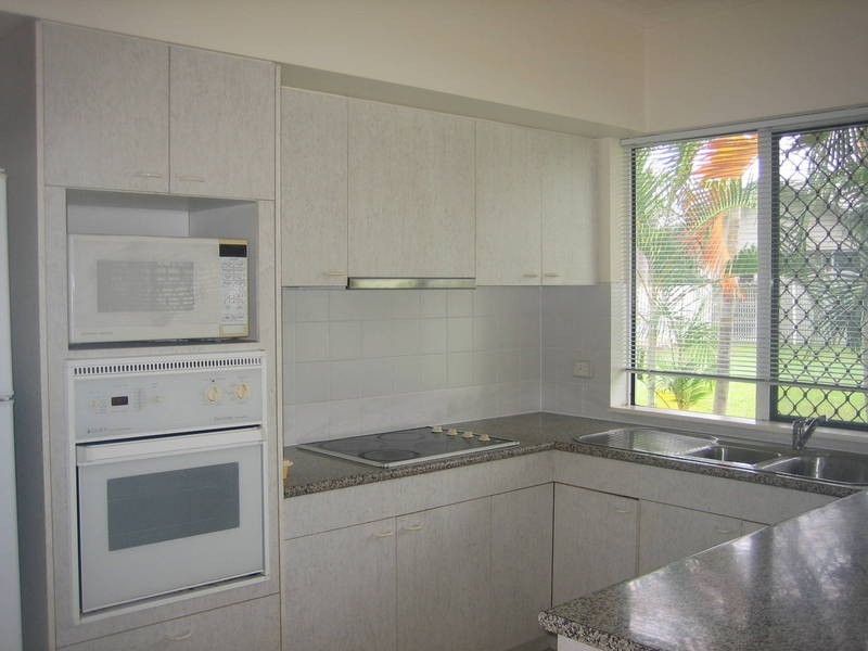 46 The Steam Avenue, Cairns QLD 4870