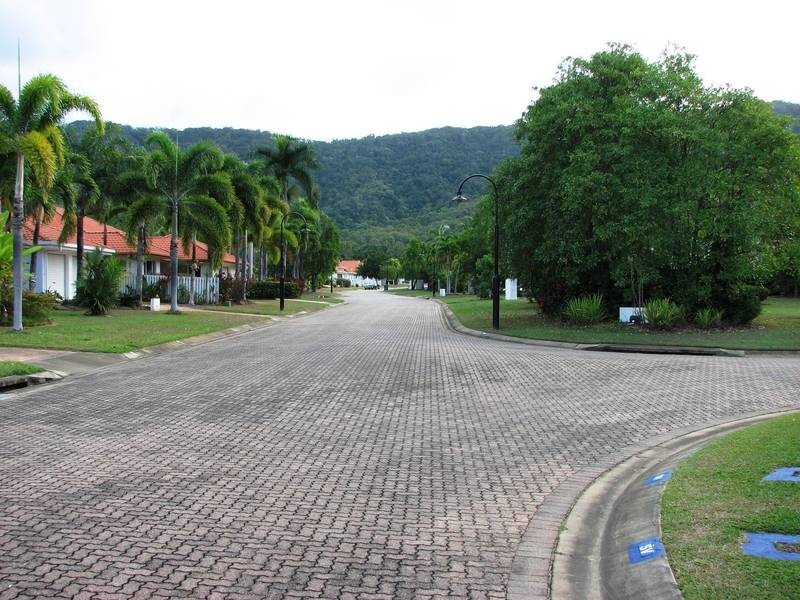 46 The Steam Avenue, Cairns QLD 4870