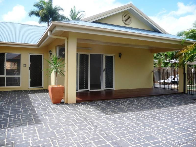 3 Royce Street, Redlynch QLD 4870