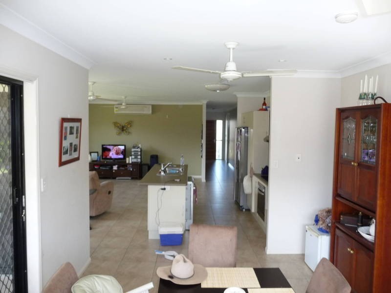 23 Roderick Street, Bentley Park QLD 4869