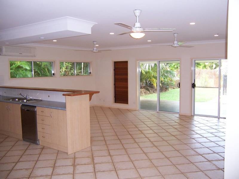 19 Parkinson Av, Kewarra Beach QLD 4879