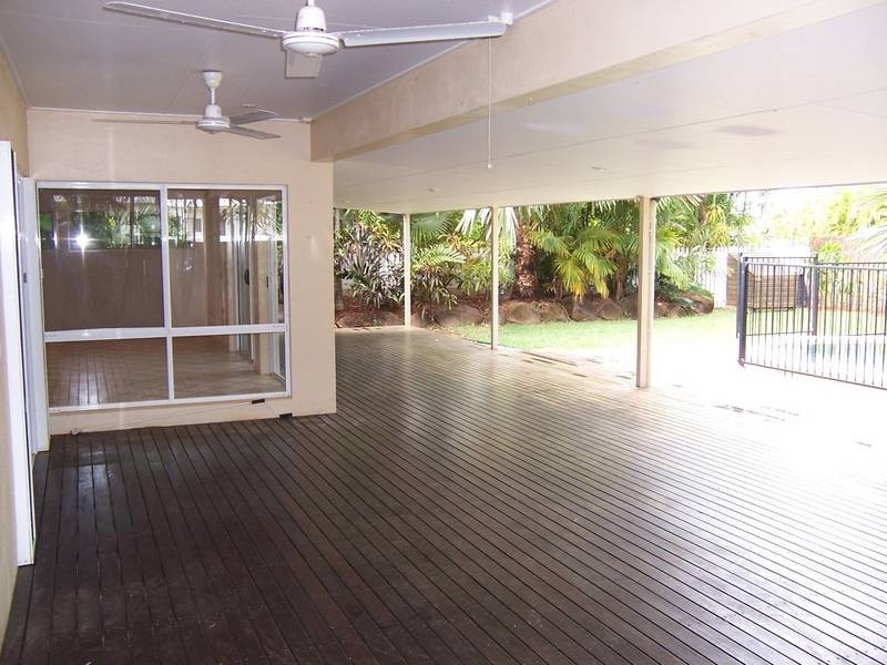 19 Parkinson Av, Kewarra Beach QLD 4879