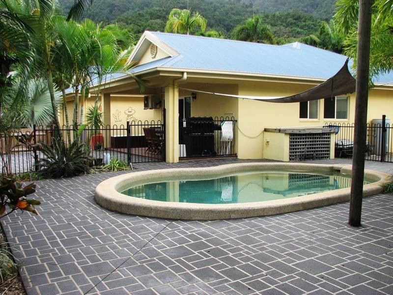 3 Royce Street, Redlynch QLD 4870