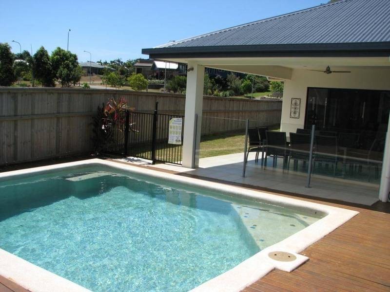 1 Catamaran Circuit, Trinity Beach QLD 4879