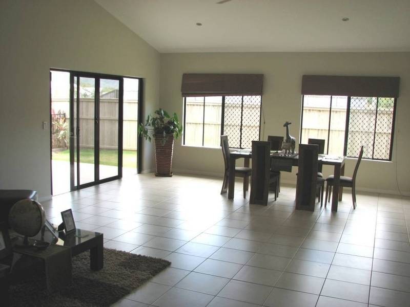 1 Catamaran Circuit, Trinity Beach QLD 4879
