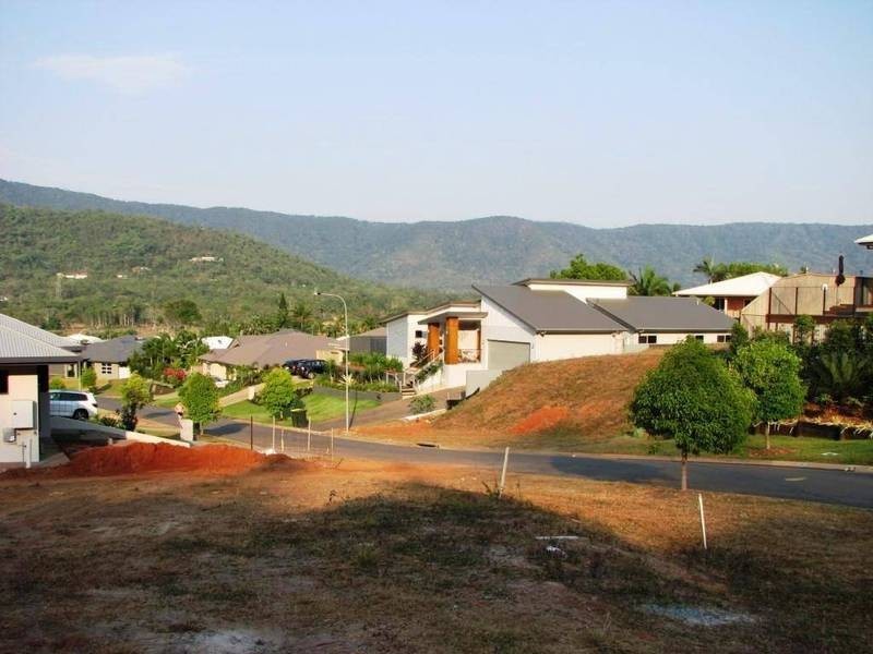 32 Catamaran Circuit, Trinity Beach QLD 4879