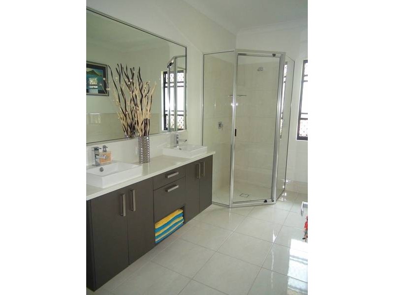 35 Catamaran Circuit, Trinity Beach QLD 4879