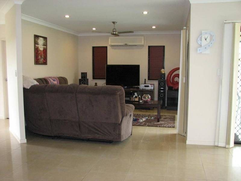 6 Springbrook Avenue, Redlynch QLD 4870