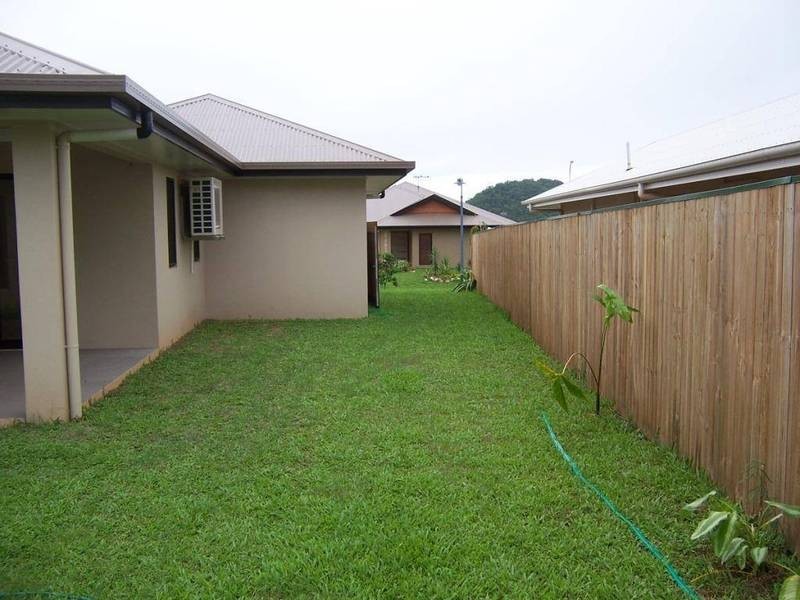 6 Springbrook Avenue, Redlynch QLD 4870