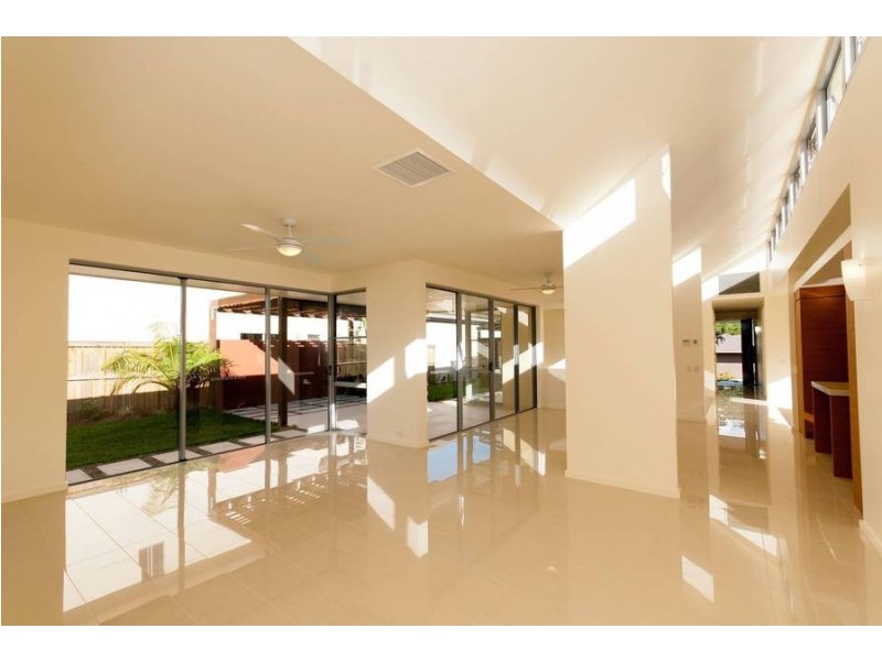 4 Rossman Road, Smithfield QLD 4878