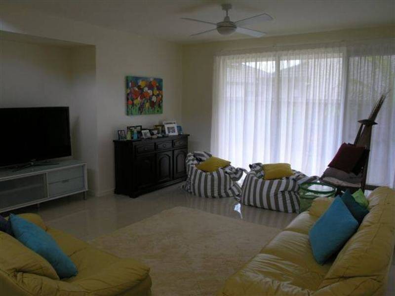 4 Rossman Road, Smithfield QLD 4878