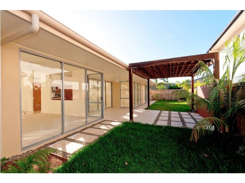 4 Rossman Road, Smithfield QLD 4878