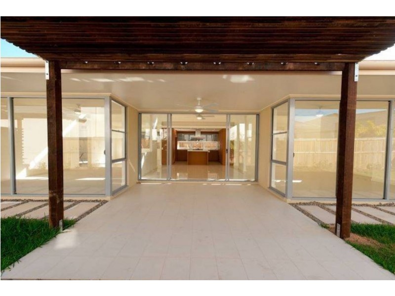 4 Rossman Road, Smithfield QLD 4878