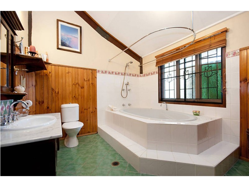 31 Ramsey Drive, Kanimbla QLD 4870