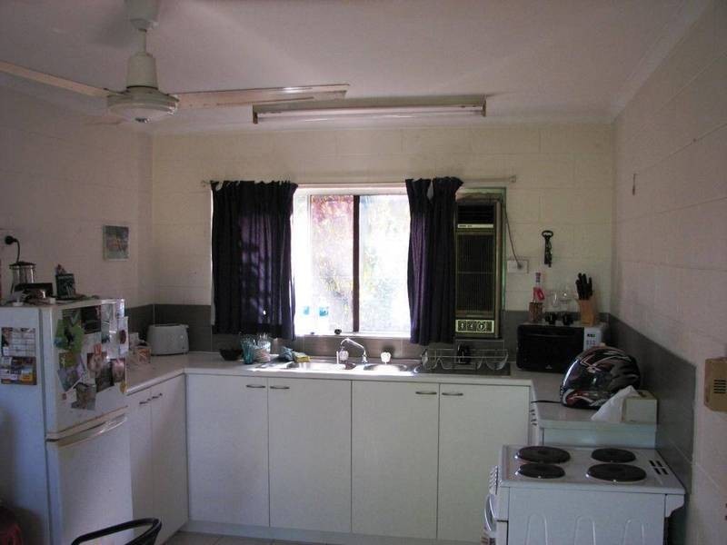 8 Anderson Road, Woree QLD 4868