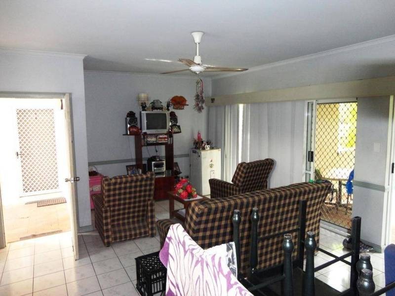 2/4 Brown Street, Woree QLD 4868