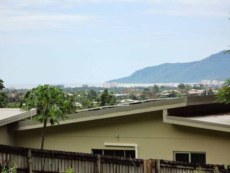 8 Julian Close, Mooroobool QLD 4870