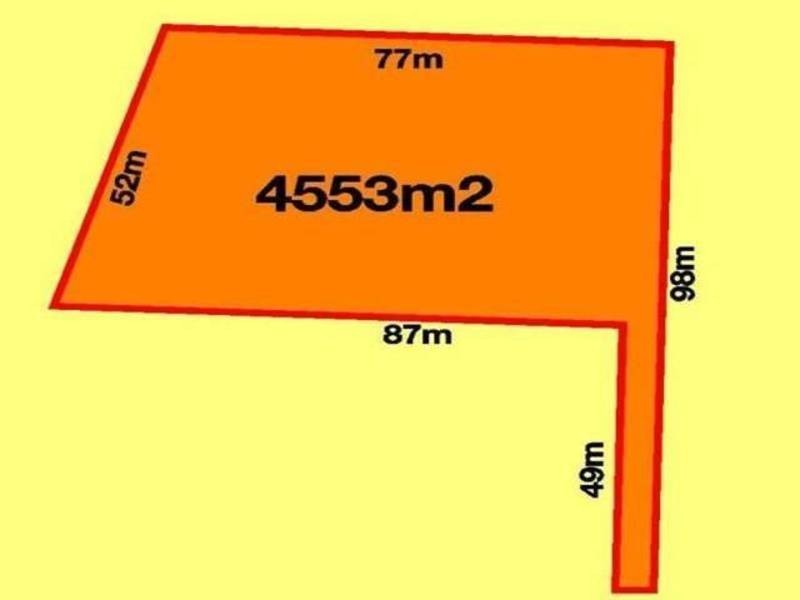 8 Julian Close, Mooroobool QLD 4870