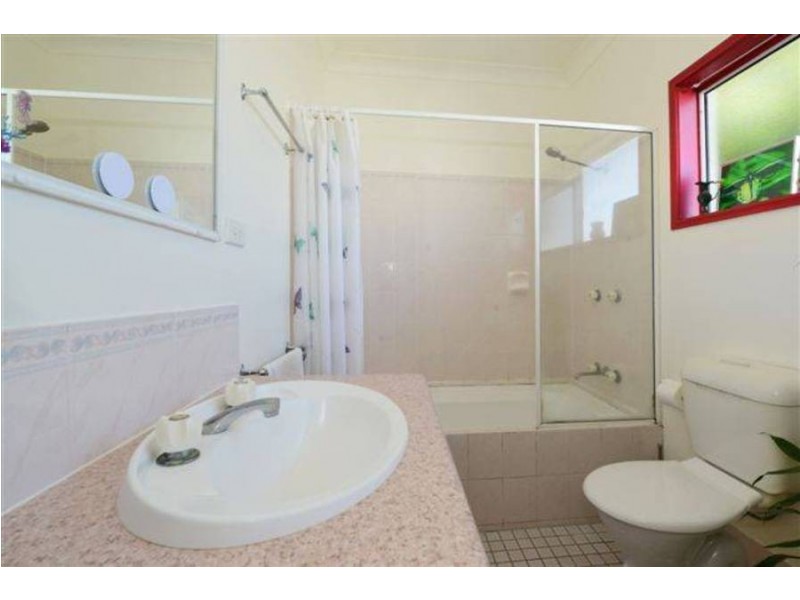 Lvl 1 11 Ingham Court, Mooroobool QLD 4870