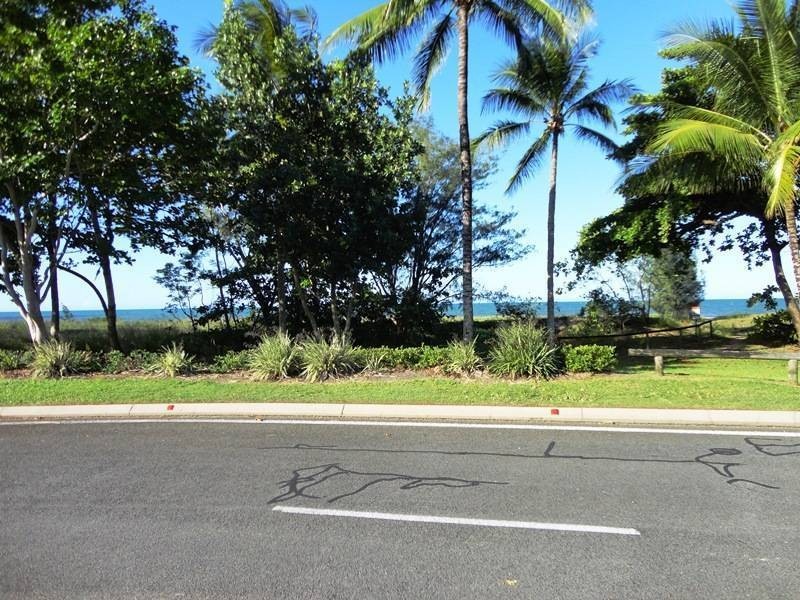 1/49  Sims Esplanade, Yorkeys Knob QLD 4878