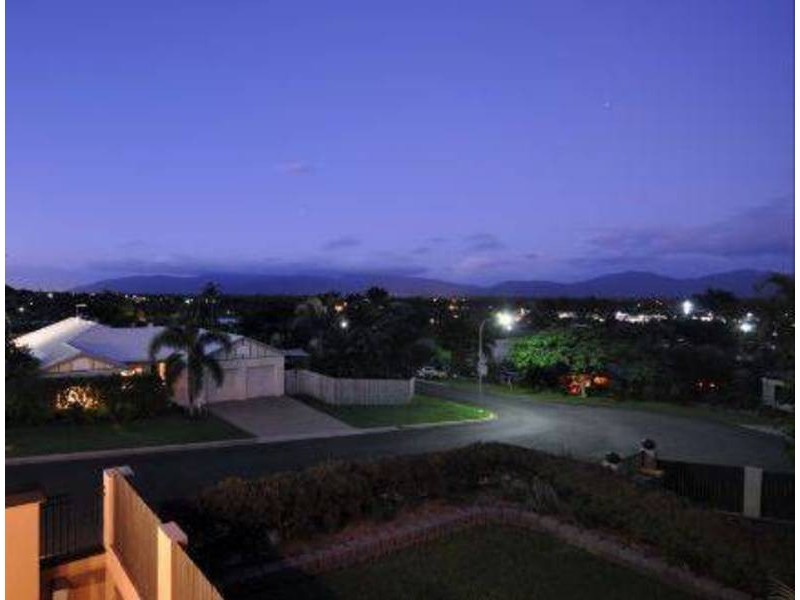 17 Barcoo Close, Bentley Park QLD 4869