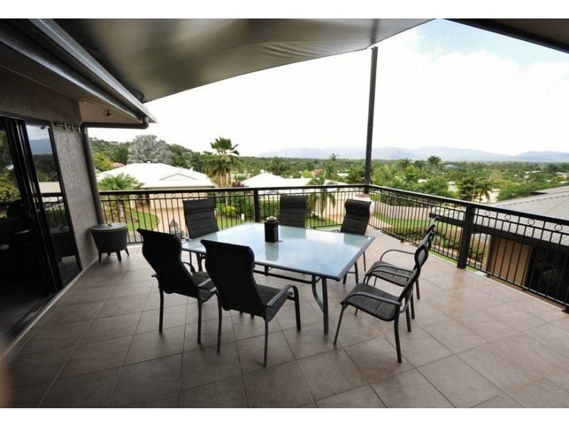 17 Barcoo Close, Bentley Park QLD 4869