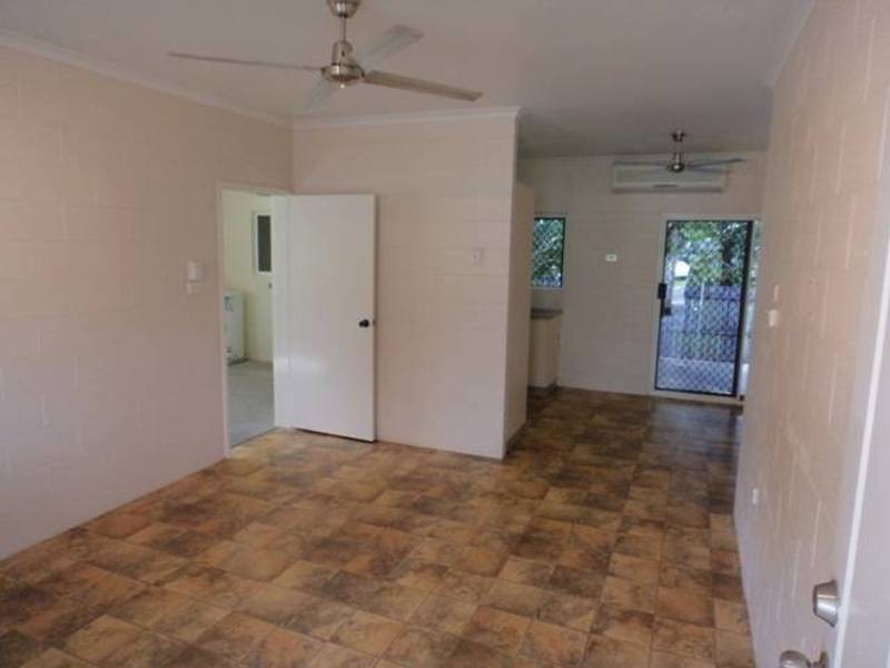 4 Pandora Close, Bentley Park QLD 4869