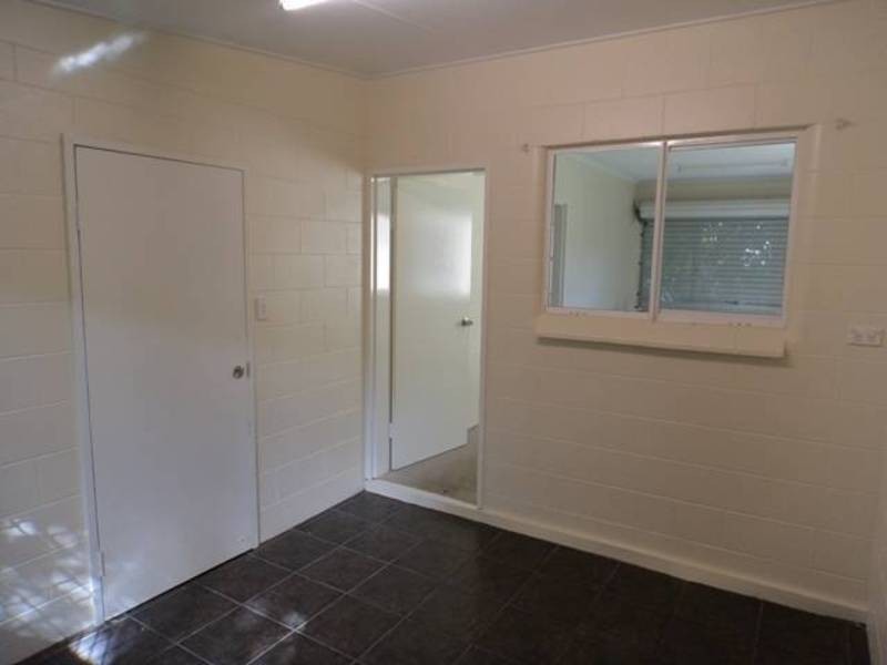 4 Pandora Close, Bentley Park QLD 4869