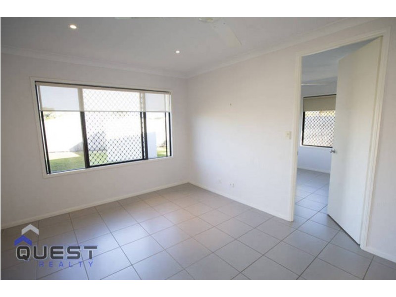 5 Roderick Street, Bentley Park QLD 4869